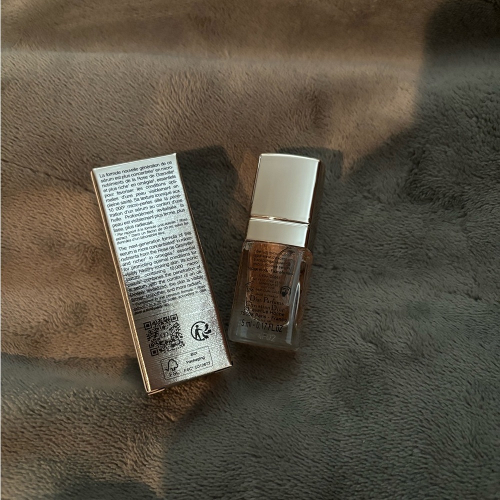 Dior Gold Luxe Makeup Collection - Picture 2 of 3
